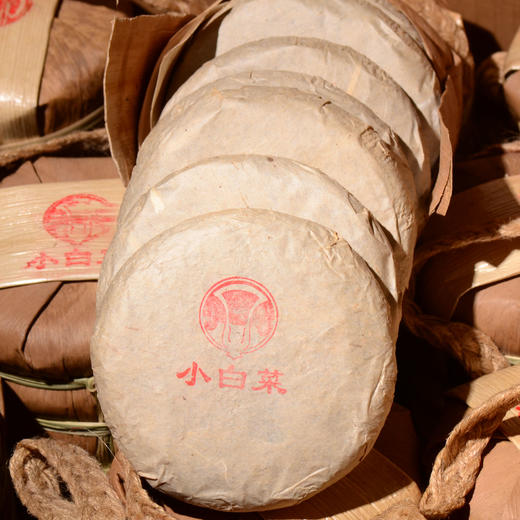 重磅！重磅！重磅！！！年终囤货必入款：90年代老料【何氏兄弟私人定制小白菜】等级极高，汤色已红，老味十足，一泡难求！125g*片！ 商品图1