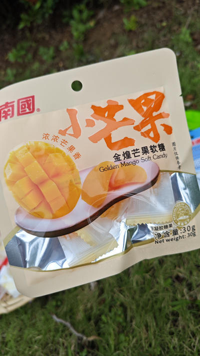 //【南国爆款零食全家桶】品牌直发 囤年货啦~海岛风味💰39.9抢❗，都是爱吃的零食❗ 🔺椰子糖丨椰香薄饼丨蛋卷丨能量棒丨碱水面包丁等等满满一大桶，Q弹的酥脆的应有尽有！ 商品图5