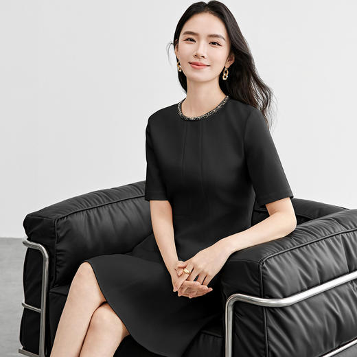 【内购】经典赫本风通勤优雅手工钉珠织带圆领显瘦短袖A字连衣裙-151L58192 商品图2