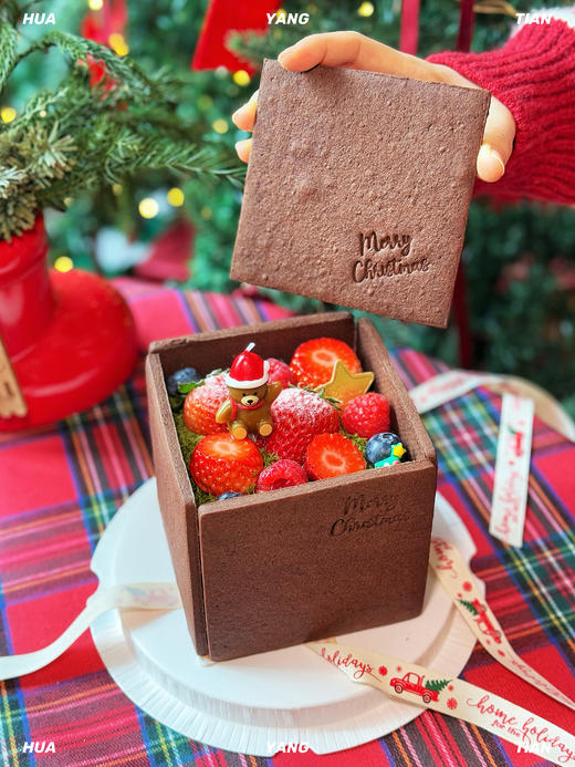 2024圣诞限定·饼干礼物盒子蛋糕·巧克力莓果奶油蛋糕 商品图1
