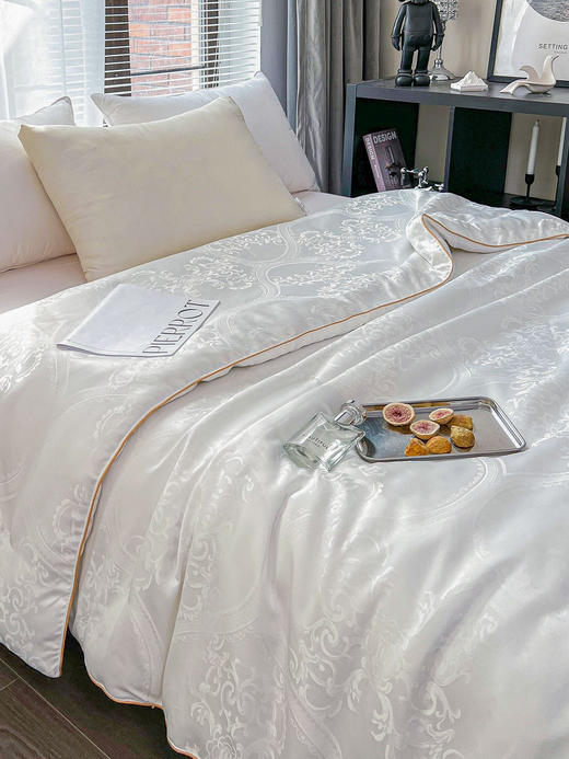 【CA加拿大鹅同款】贡缎蚕丝棉面料被，柔软舒适，暖和不压身，两个重量可选 商品图1