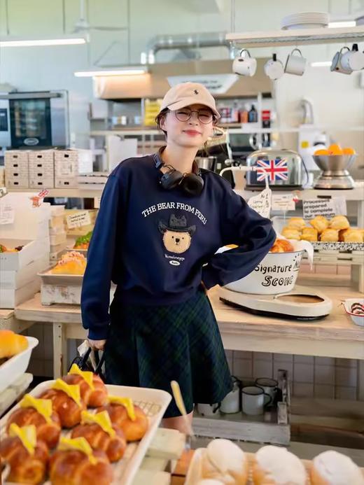 浮生八记/24C095/“绅士秘鲁熊”复古贴布绣圆领套头卫衣 商品图3