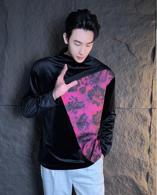 T1976秋冬季新款时尚个性绒面撞色立领套头卫衣休闲百搭潮流打底衫 商品图0