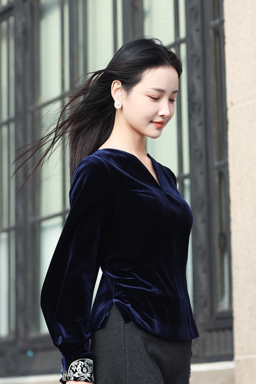 逸红颜明月优选 #老钱新年丝绒中式上衣【宁愿】缠枝莲纹金线刺绣袖口，美到心尖上 商品图5