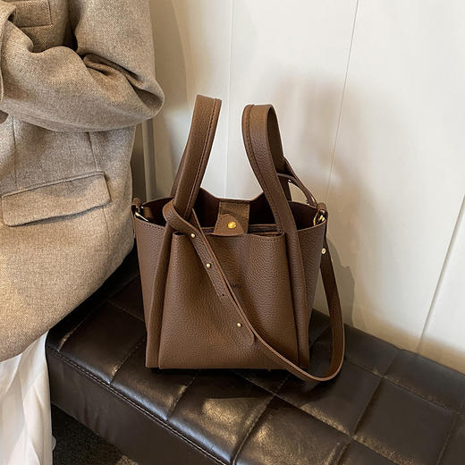 【优雅简约！新品子母包】韩版菜篮简约手提包；女神专属搭配利器，便捷实用多用途；简约设计，多色可选，低调奢华；软皮材质舒适柔软，让你轻松展现自信气质！ 商品图4