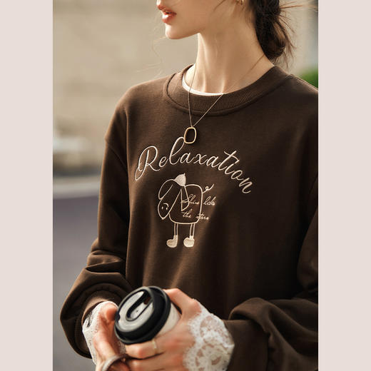 OLrain欧芮儿摩卡色加绒卫衣女冬季2024年新款休闲绣花套头衫 商品图4