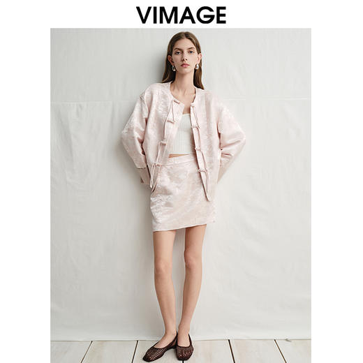VIMAGE纬漫纪浅粉色新中式盘扣圆领直筒舒适短外套2025春季新款V2303903 商品图1