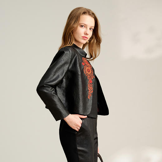 TANGY Collection/2025天意精品春季新品中国风女士绣花外套 商品图2