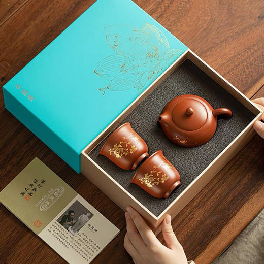 【经典】缠枝莲紫砂西施壶三件套  原矿紫泥紫砂壶匠心手作经典款泡茶壶功夫茶具套装 商品图0