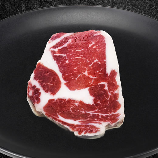 【新年礼盒套餐三： 新春尊享丰年礼盒】 2.5斤装——谷饲安格斯板腱牛排 3片+阿根廷谷饲西冷牛排 2片+澳洲谷饲眼肉牛排 2片+美国牛小排1片 送海盐黑胡椒1瓶+新年贺卡 商品图2