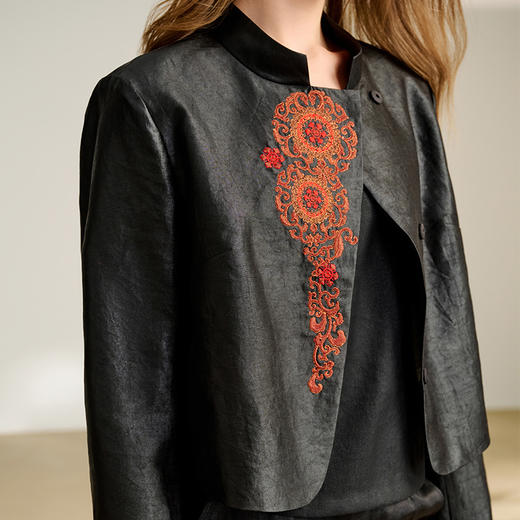 TANGY Collection/2025天意精品春季新品中国风女士绣花外套 商品图3