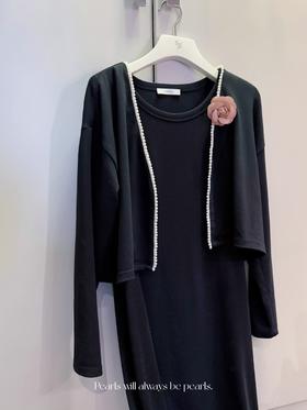珍珠永远是珍珠 内敛温柔悄然绽放女性气质的珍珠点缀针织套装 黑色