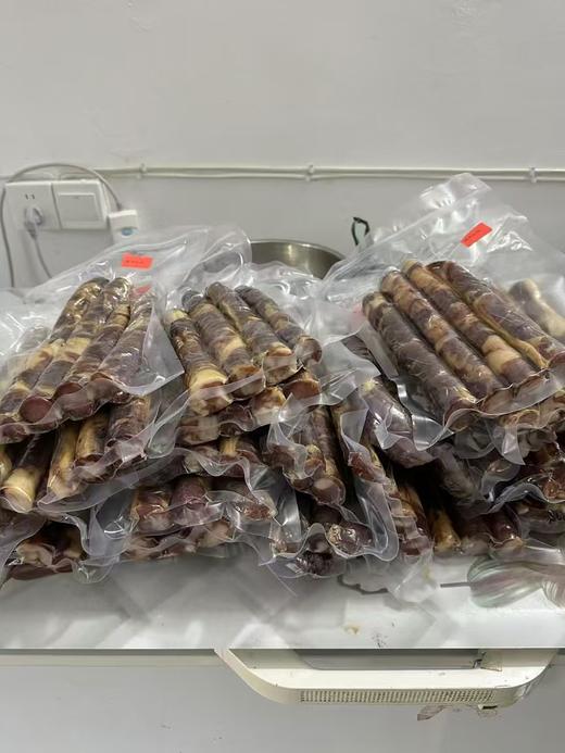 【建宁手工香肠/腊肉】精选肥瘦相间的猪腿肉，用盐、香料细细揉捻，灌入新鲜小肠内，而后，交由阳光与时间雕琢。-TJLL 商品图10