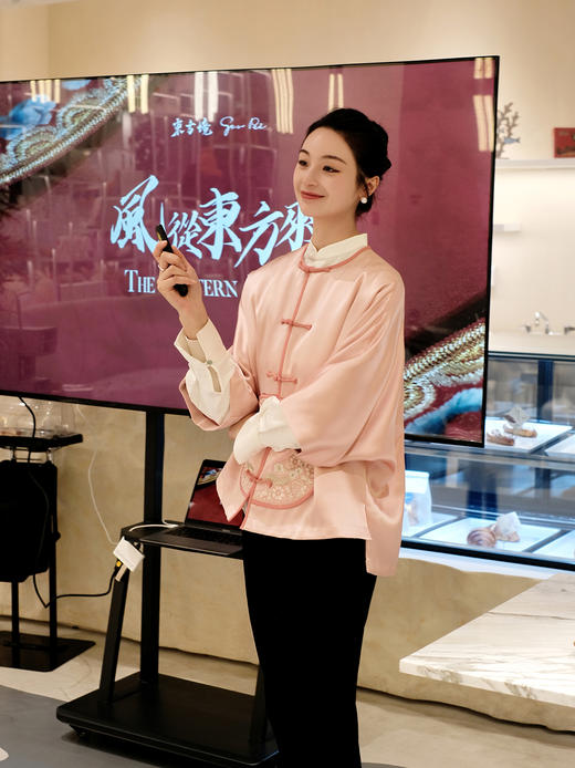 东方境X郭培| 粉色玫瑰刺绣新中式外套（不夹棉） 商品图2