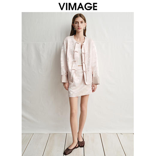 VIMAGE纬漫纪新中式浅粉高腰暗纹印花a字短裙半身裙2025春季新款V2306904 商品图1