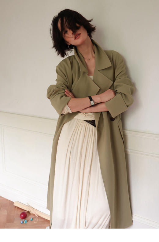 【5折不退换 买六免一】SUPERSCAPE素舶 JI简显瘦 造型感大翻领长款腰部系带风衣 商品图1