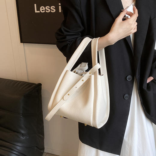 【优雅简约！新品子母包】韩版菜篮简约手提包；女神专属搭配利器，便捷实用多用途；简约设计，多色可选，低调奢华；软皮材质舒适柔软，让你轻松展现自信气质！ 商品图3
