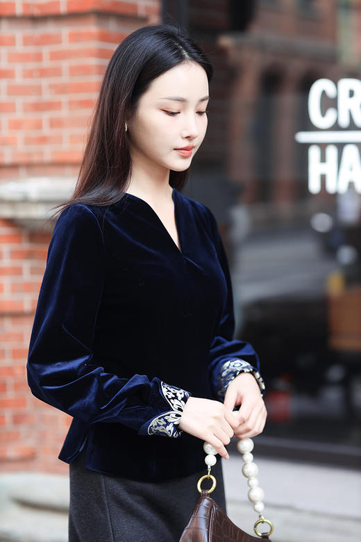 逸红颜明月优选 #老钱新年丝绒中式上衣【宁愿】缠枝莲纹金线刺绣袖口，美到心尖上 商品图9