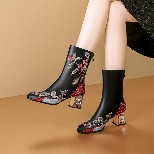 【预售5天】牛皮刺绣中筒靴真皮女鞋春秋单靴中跟民族风花朵粗跟棉靴ALS&2464 商品图2