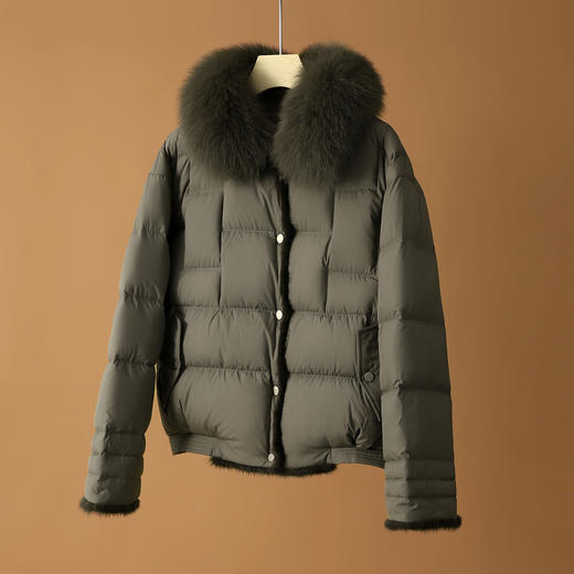 【高货ayts】全新升级【铂金会员882/天猫1199/差价317】(52045) 洛诗琳高端狐狸毛领水貂饰边95白鹅绒短款面包羽绒服 商品图1