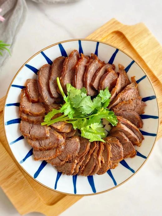 内蒙特产卤牛肉、草原红旋风酱牛肉！瘦而不柴，⁡鲜香有嚼劲 传统卤制工艺，⁠文火慢卤入味！草饲原切牛肉，⁠肉质紧实，⁢肉香浓郁~0色素、⁧0淀粉、‬0注胶！高温杀菌真空锁鲜，低脂高蛋白！安全健康无添加~ 商品图13