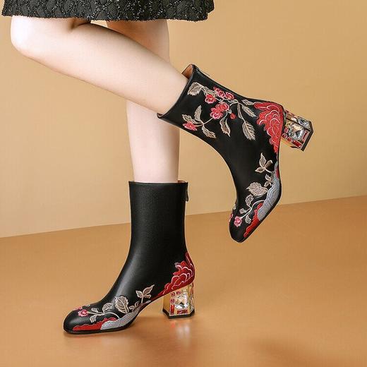 【预售5天】牛皮刺绣中筒靴真皮女鞋春秋单靴中跟民族风花朵粗跟棉靴ALS&2464 商品图3