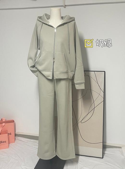 ✨集美们，💥今天必须给大家分享一款超赞的😎女款套装 👉【HLUOS经典百搭插肩袖加绒套装🌸】。 这个套装的🥰颜色选择也太丰富啦！ 商品图4