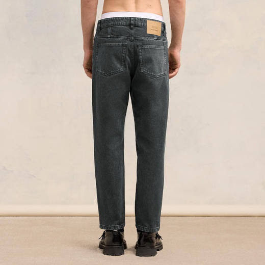 AMI 男士徽标标签斜纹棉质锥形牛仔裤 黑色 HTR103 CO0037 001 商品图2