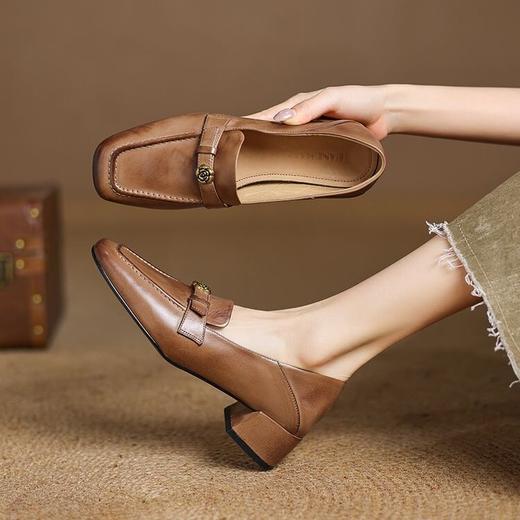 【预售5天】法式复古单鞋女春秋2025新款圆头中跟粗跟套脚真皮卡其色乐福鞋女HB&6606 商品图1