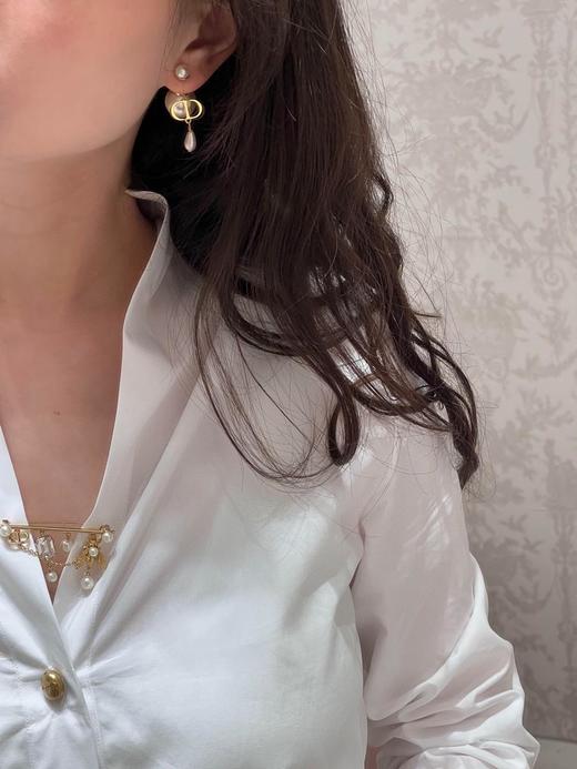 迪奥经典简约清新的CD系列CD粉水滴珠双珠耳钉（XTY） 商品图3