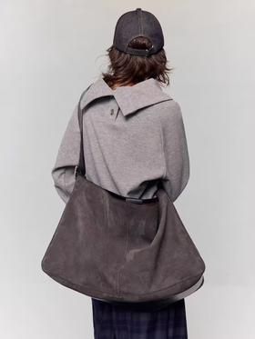 出逃赤岗西/24AWD09/原创油蜡纹超迁牛反绒通勤大容量斜跨托特包