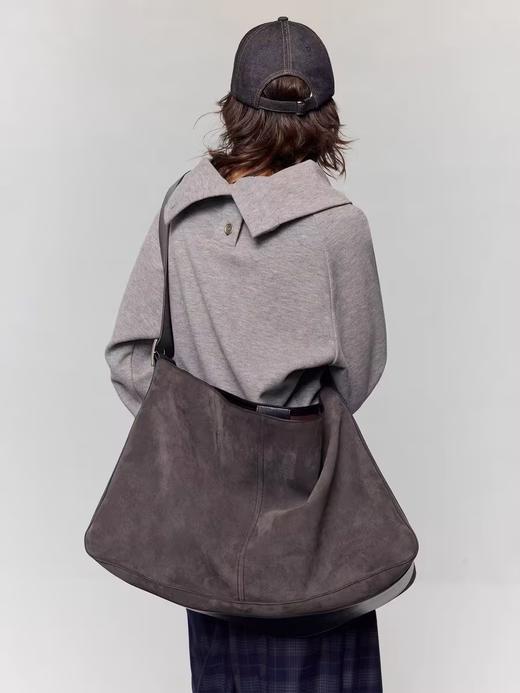 出逃赤岗西/24AWD09/原创油蜡纹超迁牛反绒通勤大容量斜跨托特包 商品图0