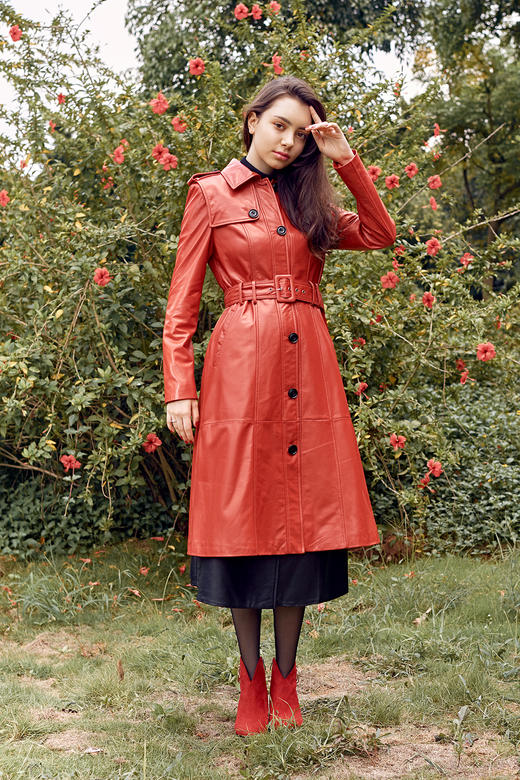 【伯妮斯茵】显瘦气质红色长款修身皮衣--《花园中的母子》6P6632 商品图1