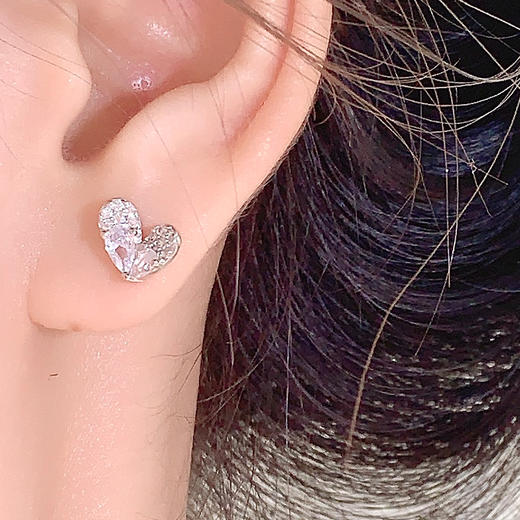 卡蒂罗/KADER 心心念念耳钉 不对称爱心经典百搭轻奢时尚睡觉免摘耳饰 心形锆石璀璨闪耀念念不忘必有回响 商品图2