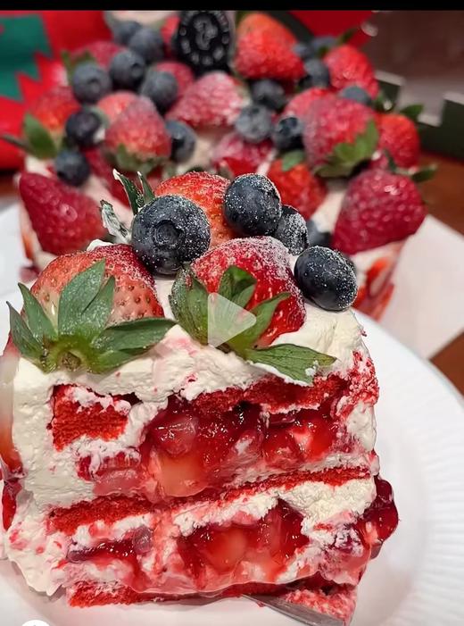 红丝绒草莓蛋糕 商品图1
