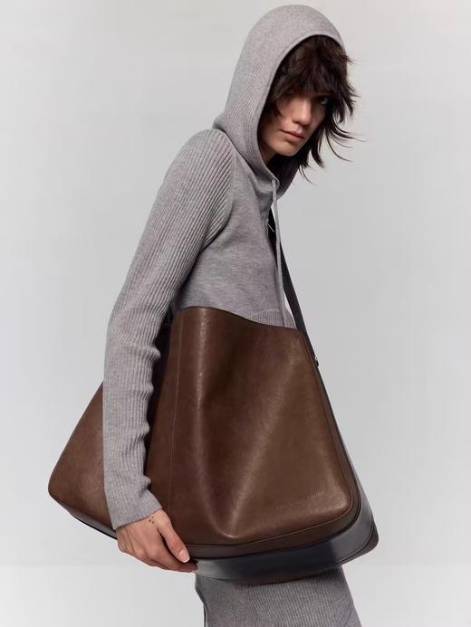 出逃赤岗西/24AWD09/原创油蜡纹超迁牛反绒通勤大容量斜跨托特包 商品图1