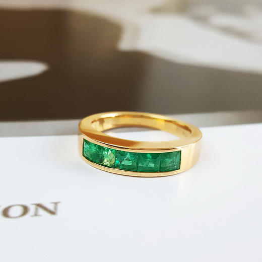 【天然正品】AU750黄金镶5颗约0.901克拉祖母绿排镶戒指9号（戒圈可改）女士现售价：3480！091024NJ04 商品图3