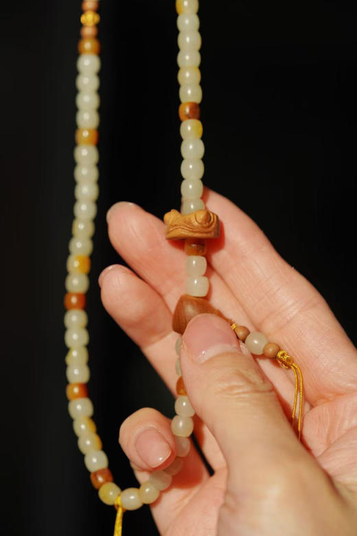 新疆和田玉籽料念珠 商品图3