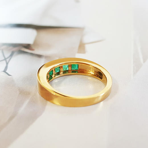 【天然正品】AU750黄金镶5颗约0.901克拉祖母绿排镶戒指9号（戒圈可改）女士现售价：3480！091024NJ04 商品图5