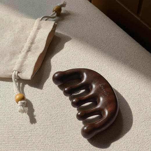 ROMI STUDIO 金丝檀五齿经络按摩梳 RWBLP31733 【小程序专属款】 商品图4