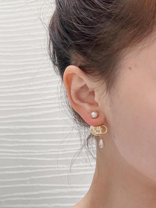 迪奥经典简约清新的CD系列CD粉水滴珠双珠耳钉（XTY） 商品图2