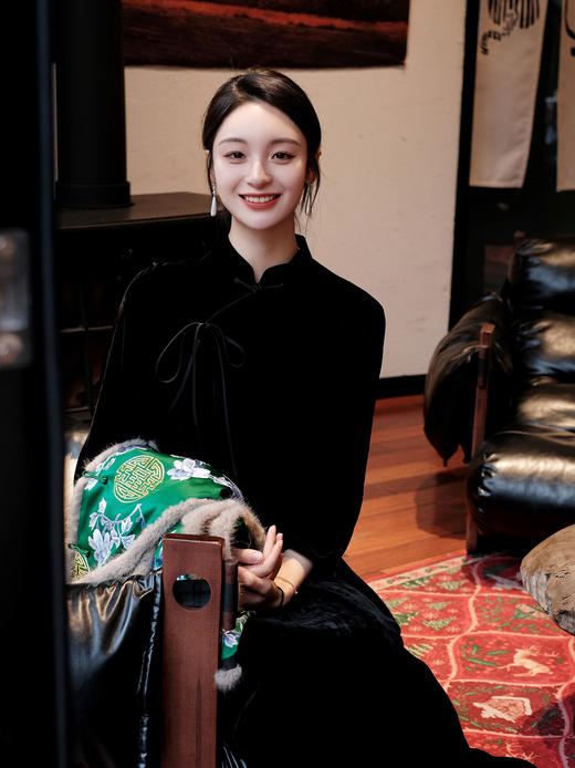 盛唐婧 |新中式立领系带丝绒鱼尾连衣裙黑色 商品图3