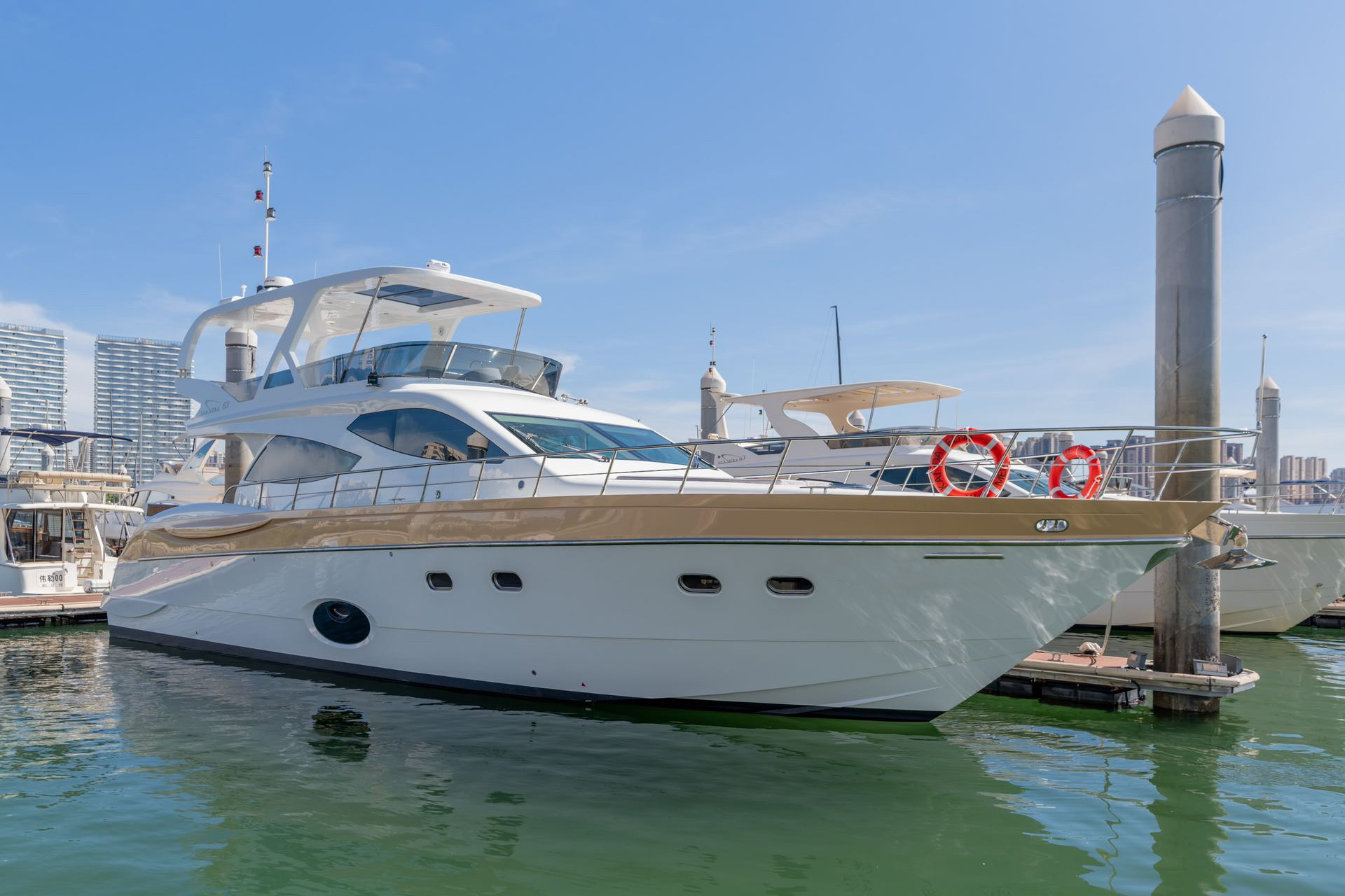 轻奢豪华游艇63尺