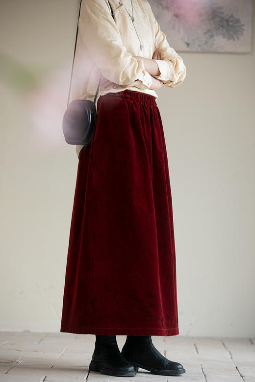 牧衣游原创 绒感棉净色半身裙舒适软糯百搭宽松红色直筒裙 月光闪 商品图5