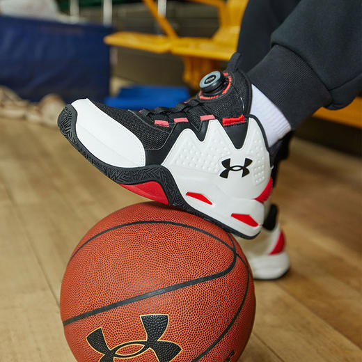 【12月-特惠福利】Under Armour安德玛 儿童篮球文化鞋2441203超低折扣 商品图0