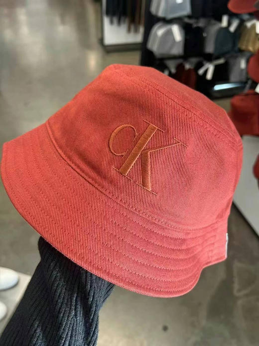 [庆祝]¥280直邮到手❗️Ck 橘红色logo渔夫帽，立体精致的刺绣logo，超级好看的一款颜色，这个价格闭眼入🙈 商品图1