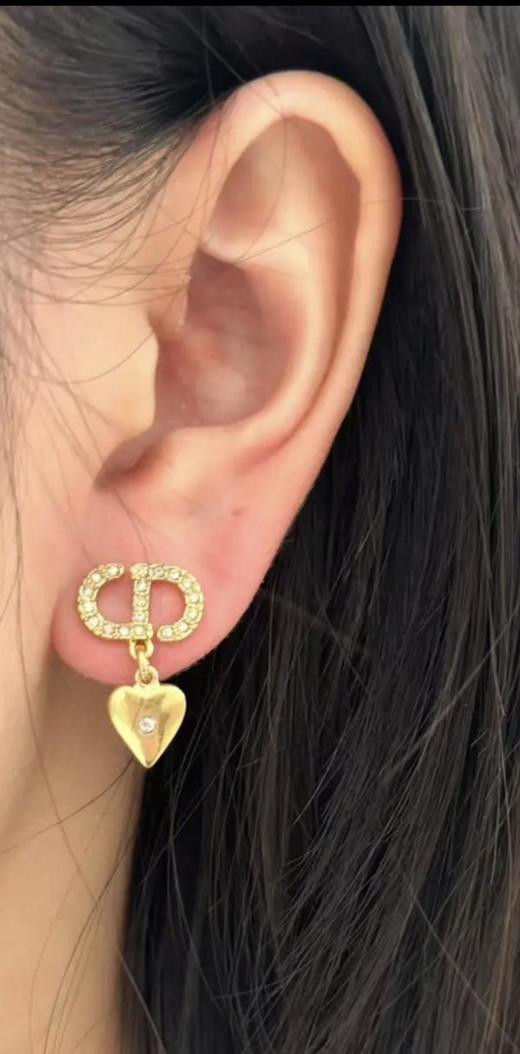 迪奥2025早春最新款绝美系列CD吊星星珠/爱心珠耳钉（XTY） 商品图5