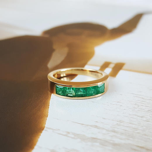 【天然正品】AU750黄金镶5颗约0.901克拉祖母绿排镶戒指9号（戒圈可改）女士现售价：3480！091024NJ04 商品图4