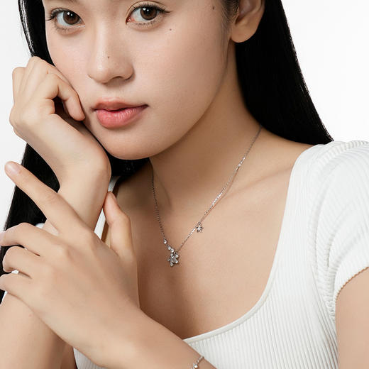 卡蒂罗/KADER 星光雪花项链 小众清冷感雪绒花璀璨繁花设计可调节锁骨链 闪耀星光满钻吊坠 925银 商品图2