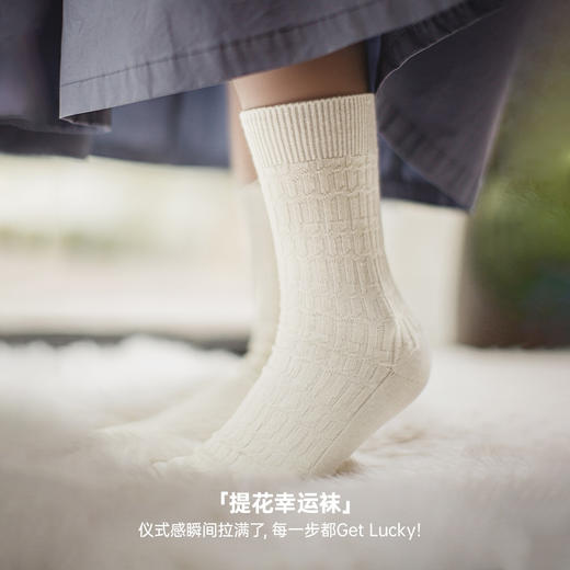 马登安可拉红圣诞氛围复古棉袜子中筒运动袜百搭精梳棉秋冬长袜女 商品图1